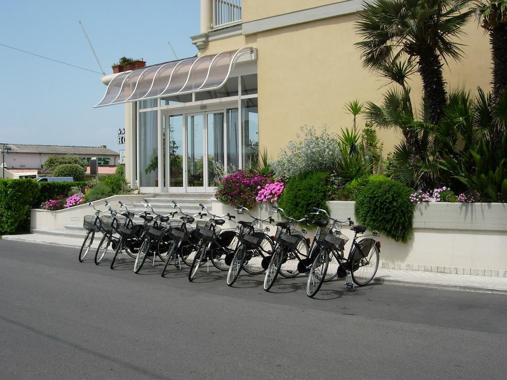 Savoy Hotel Marina di Pietrasanta Exterior photo