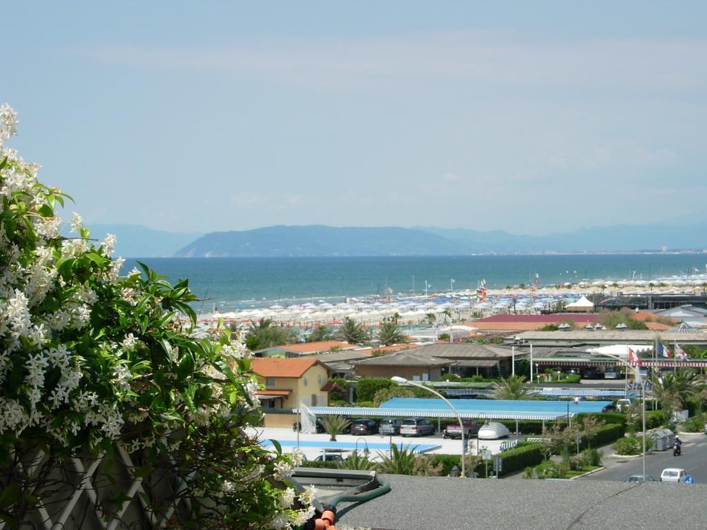 Savoy Hotel Marina di Pietrasanta Exterior photo